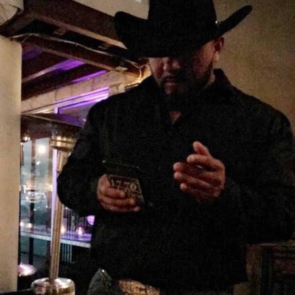 Meet your Posher, Alex - Picture 1 of 1